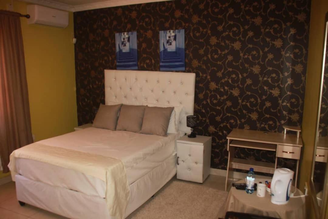 Mathlyn Guesthouse Gaborone Exterior photo