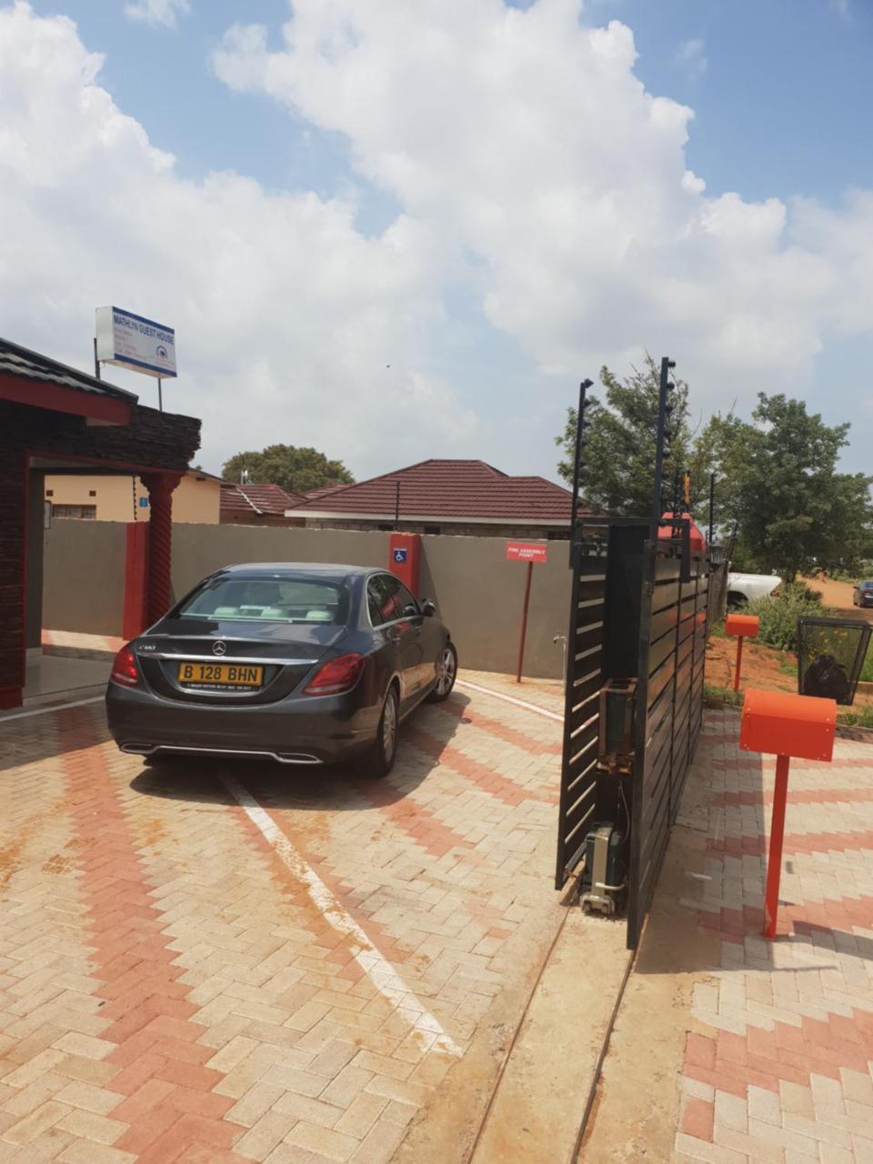 Mathlyn Guesthouse Gaborone Exterior photo