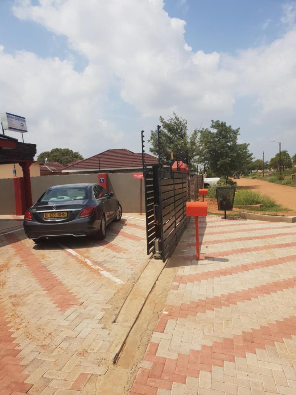 Mathlyn Guesthouse Gaborone Exterior photo