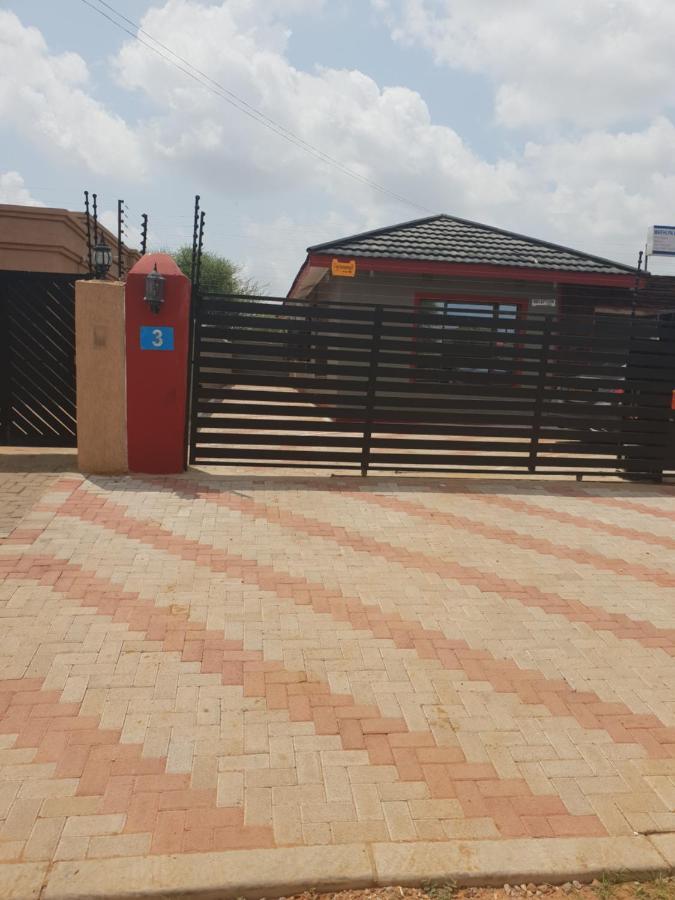 Mathlyn Guesthouse Gaborone Exterior photo